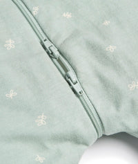 Close up of three-way zip of the ergoPouch Long Sleeve Layer