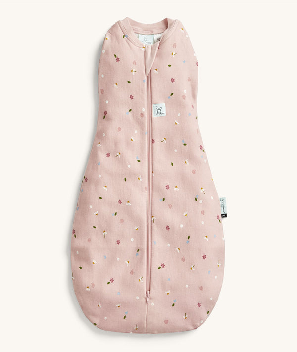 Sleeveless ergoPouch Cocoon Swaddle Bag 0.2 TOG Daisies for summer