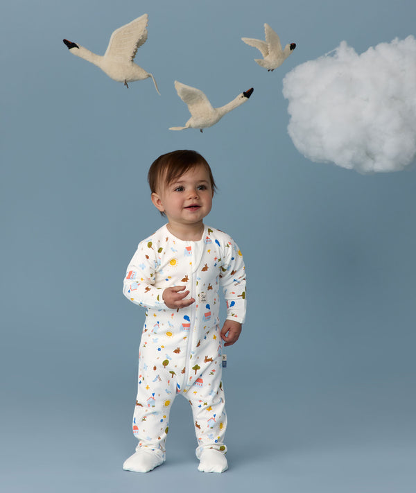 Toddler wearing ergoPouch Long Sleeve Layer 1.0 TOG Daydream