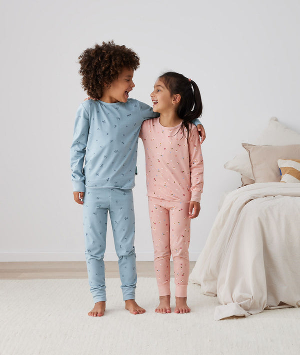 Big kids wearing an ergoPouch Long Sleeve Pyjamas 1.0 TOG Daisies