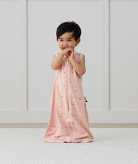 Toddler wearing ergoPouch Sleep Suit Bag 0.2 TOG Daisies