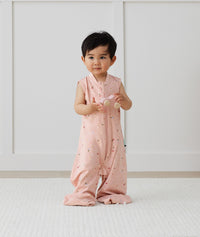 Toddler wearing ergoPouch Sleep Suit Bag 0.2 TOG Daisies